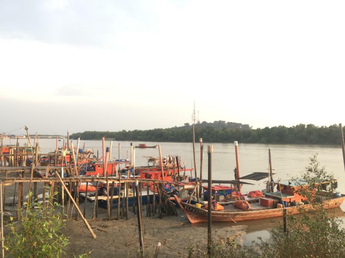 Gone Fishin' @ Kuala Selangor Apartment Exterior foto