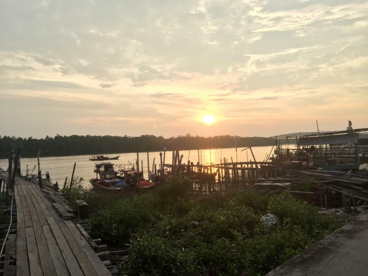 Gone Fishin' @ Kuala Selangor Apartment Exterior foto